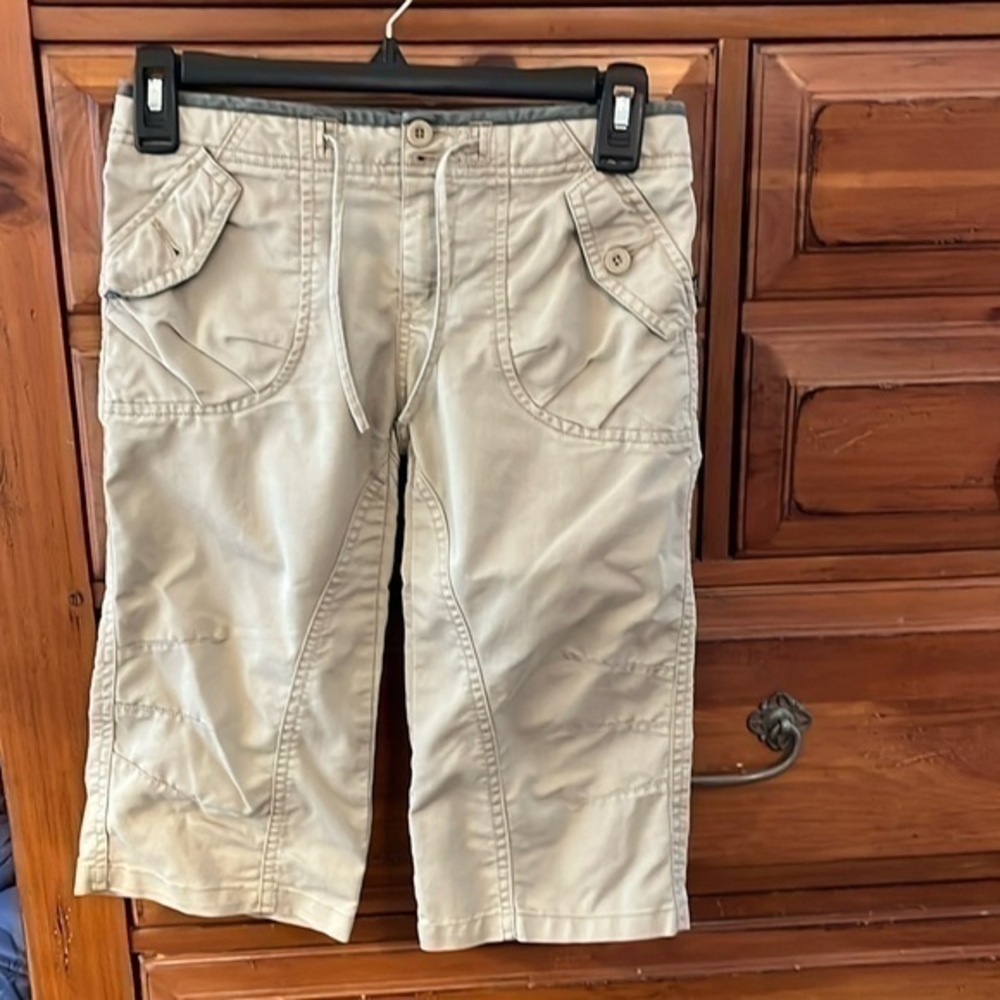 REI Girl’s Tan Capris With Elastic Waist And Zipper Size Medium EUC